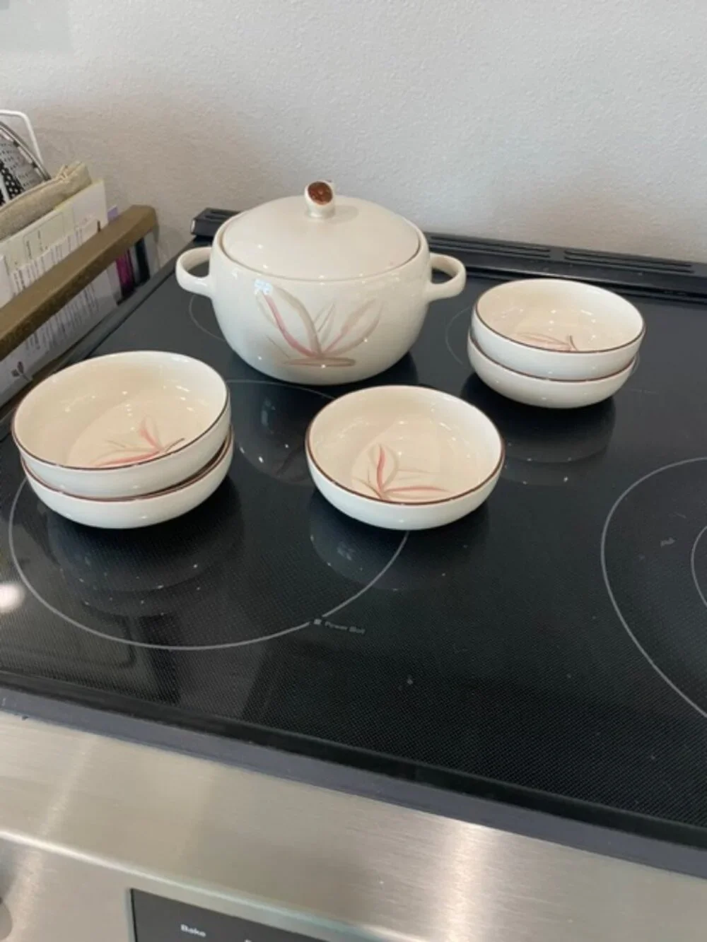 VINTAGE SMALL CASSEROLE OR SOUP TUREEN